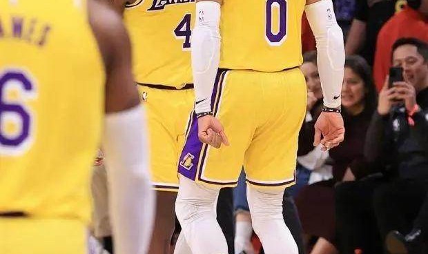 开云体育APP下载-出任替补后持续高光 韦少拯救湖人更是拯救自己