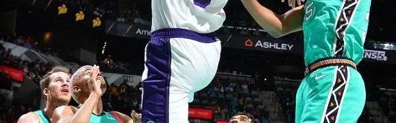 开云官网-杀进MVP榜！詹姆斯在与否 戴维斯已是湖人头号球星