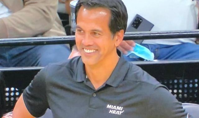 开云-四连胜领跑季前赛战绩榜 全员斗士热火志在冲冠