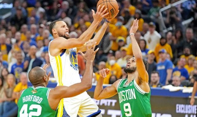 开云官网-库里总决赛难有出色发挥？萌神用表现回应质疑