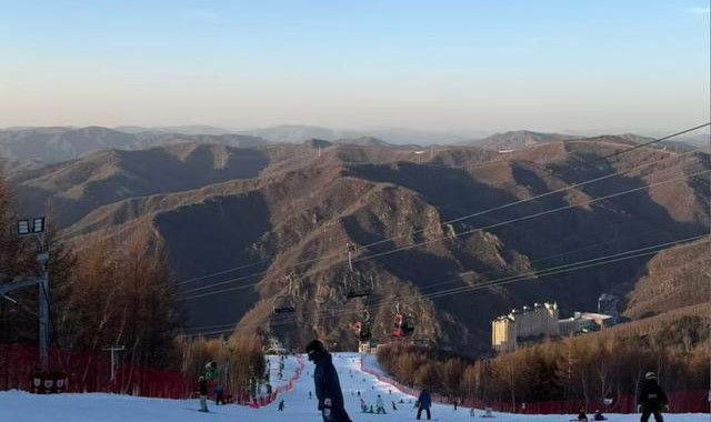 滑雪进入“精打细算”时代：年轻人这样实现雪季自由