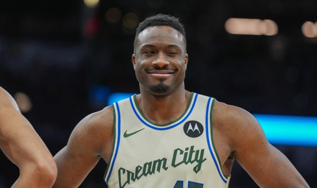 开云-咋投的？部分拿到球员投票的球员：字母哥哥6票 尼昂10票 布朗尼2