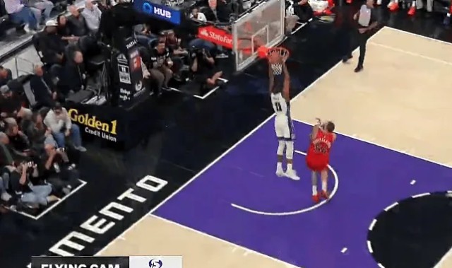 开云体育下载-蒙克背运过人完成双手暴扣，目前5中5、三分3中3得到13分