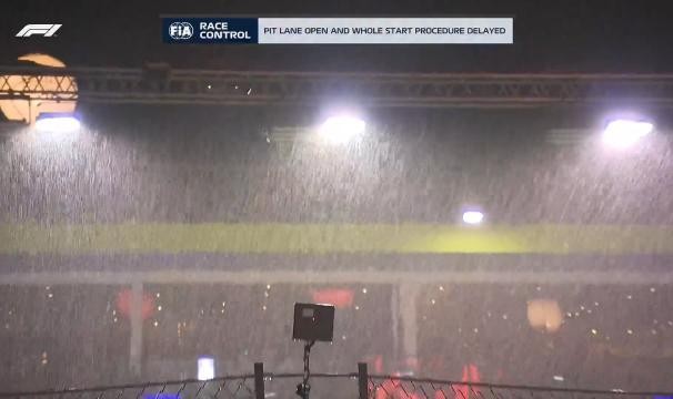 开云体育APP下载-F1新加坡站意外不断 6人未完赛佩雷兹获赛季第2冠