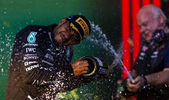 开云APP-F1澳大利亚站梅赛德斯成“黑马” 汉密尔顿喜出望外