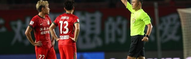 【中超】黄锐烽染红莫里斯绝平 10人河南1比1梅州