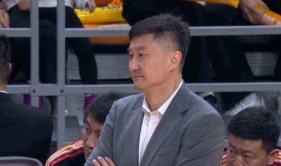 开云APP-先输黑马又遭豪门双杀，就这还想夺冠？杜锋快下课吧，新帅或是他